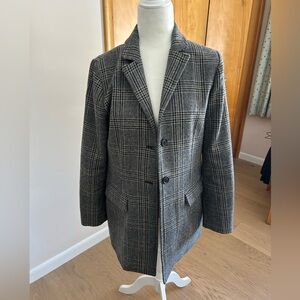 Gray Plaid blazer like new by Cupcakes and Cashmere in ladies M